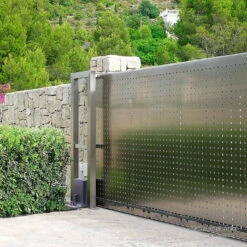 SOMMER Schiebetorantrieb RUNner Plus -Sonax Geschaft s11814 00001 sommer schiebetorantrieb runner plus anwendungsbeispiel 2